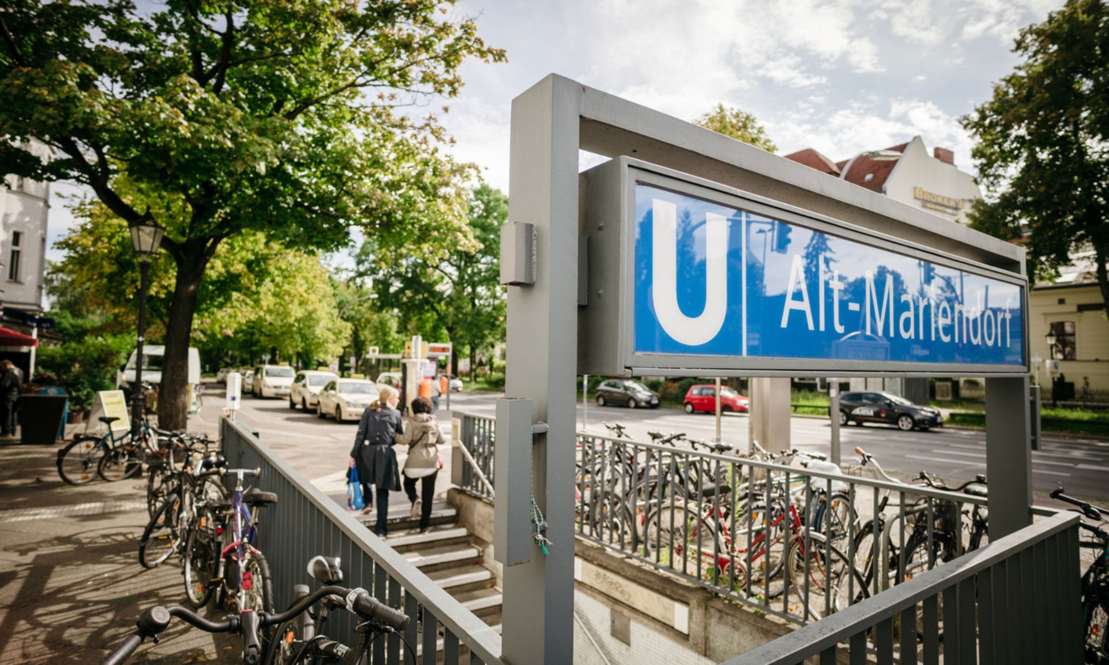 Nur wenige Minuten bis zum Bus oder der U-Bahn