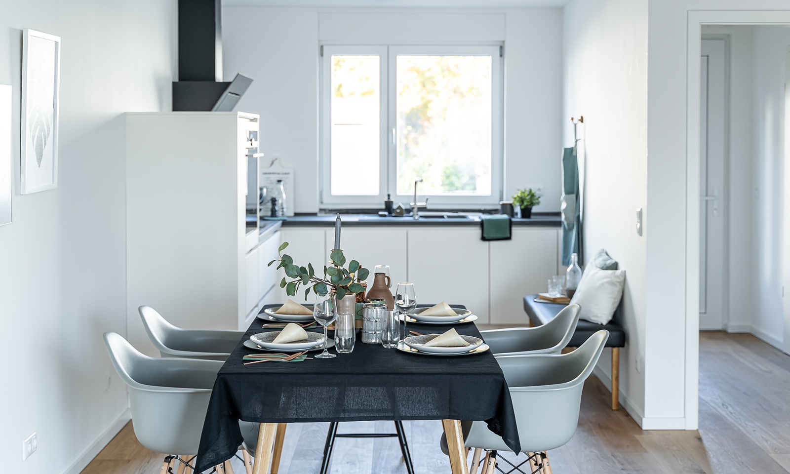 Die offene Küche lädt zum gemeinsamen Kochen ein