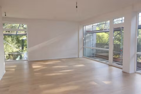 1737595-DetJ3sXq8mUQEgnATsVj2egU-Wohnzimmer20mit20Zugang20zum20Balkon