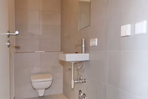 1737595-sncUzRbdFd3f13e7dTTBVMb1-Gaste-WC-1