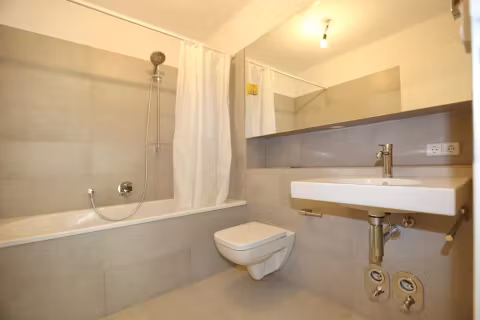 1737595-z3NN2J7ExpeXvPsQUiGuhcr8-Badezimmer-1