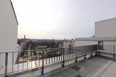 79080-1441224-37GCHX6xjLVeAHQjkjrTXEkB-grosser-Balkon