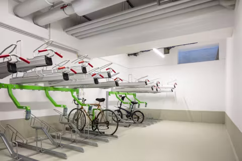 79080-1441224-GYjdQg4qkgHhxjoW6S6VeL1E-12_Fahrradabstellplatze-mit-Ladestation