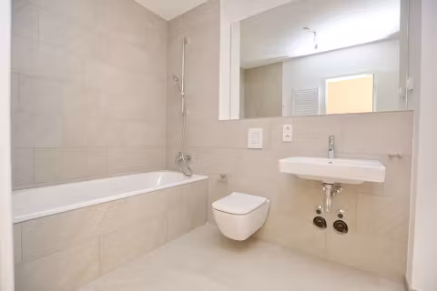 79080-1441224-UEqJggZfNadNSwn8JPvAsJJL-Markenbad-mit-Wanne