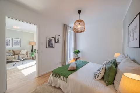 79080-1441224-rDpg1CGdTzcEmVTNY7qwrdUL-04_Schlafzimmer-Musterwohnung