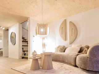 5304577-owLHvHLHwuMBQ4tDght3Ue9J-03_Wohnbereich_Musterhaus
