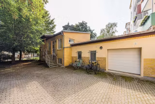 5462827-AqAQjcN2kqMwyDDwXm1TcBwp-20240725_schwarzackerstrasse-12_philipp-kirschner_001