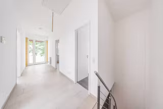 5462827-fVnG6CTA5TEyb2ea4sj4obDN-20240725_schwarzackerstrasse-12_philipp-kirschner_027