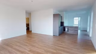 1529194-taD6AoPXe8LHzJJagSyiqKfa-offener_Wohnbereich_mit_Kuche