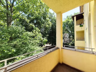 5597336-3xZexahuqKmf8jpeHrjTRQn7-Balkon_-_Blick_in_den_Garten_02