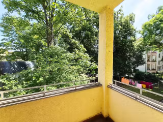 5597336-Wg5eMY8bPiNWxMi5NWhav2WS-Balkon_-_Blick_in_den_Garten_01