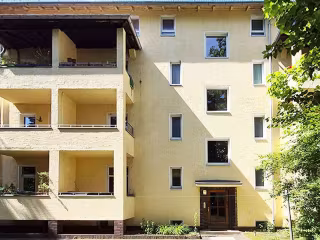 5597336-hN2vLvCB94wj2UN4iPqf8WmM-Gartenseite