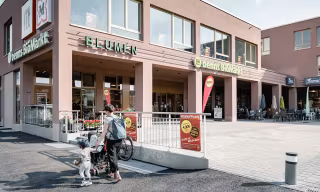 Einkaufsmöglichkeiten-sind-zu-Fuß-oder-mit-dem-Fahrrad-auf-kurzen-Wegen-erreichbar_NBK